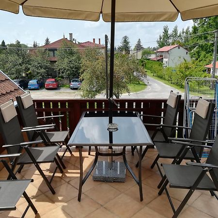 Tamas Batya Kunyhoja Apartment บาลาตอนมารีอาเฟือร์เดอ ภายนอก รูปภาพ