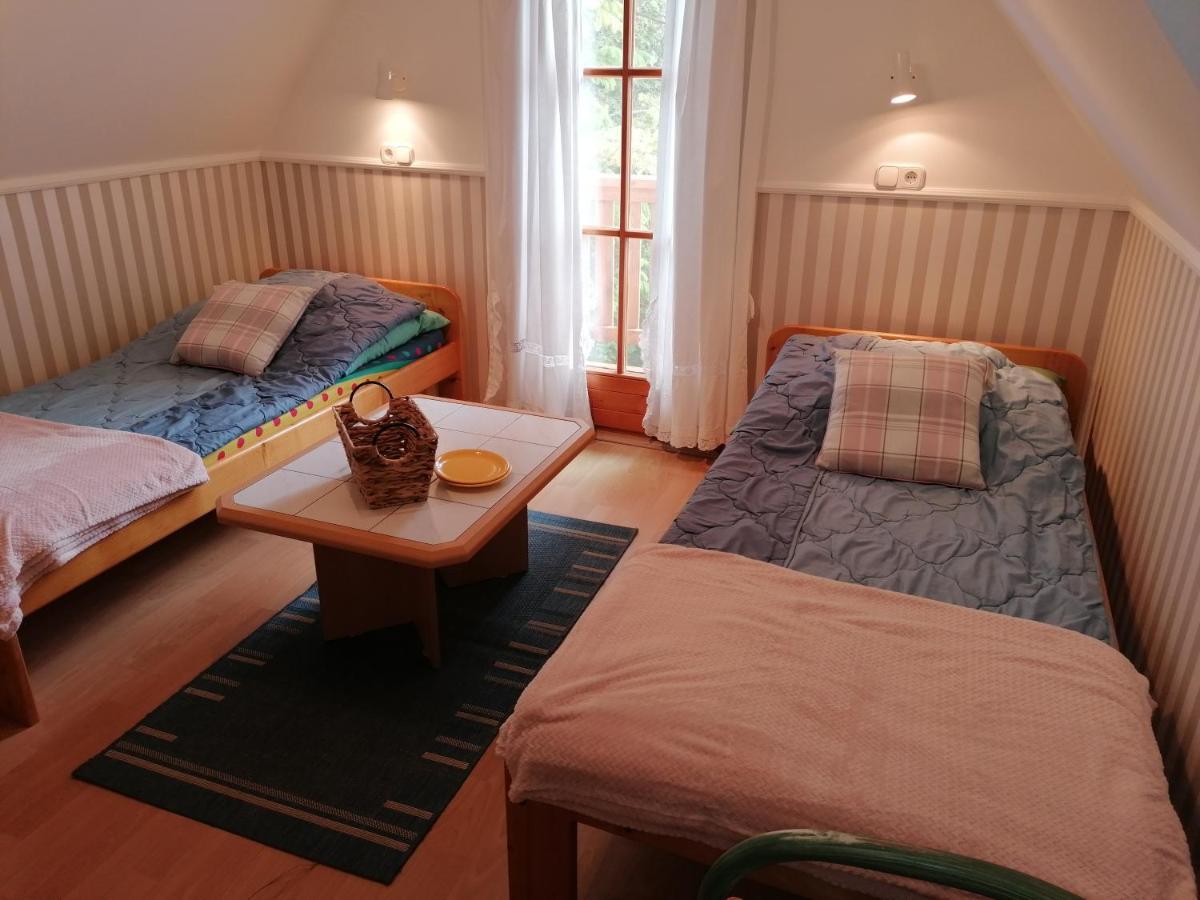 Tamas Batya Kunyhoja Apartment บาลาตอนมารีอาเฟือร์เดอ ภายนอก รูปภาพ