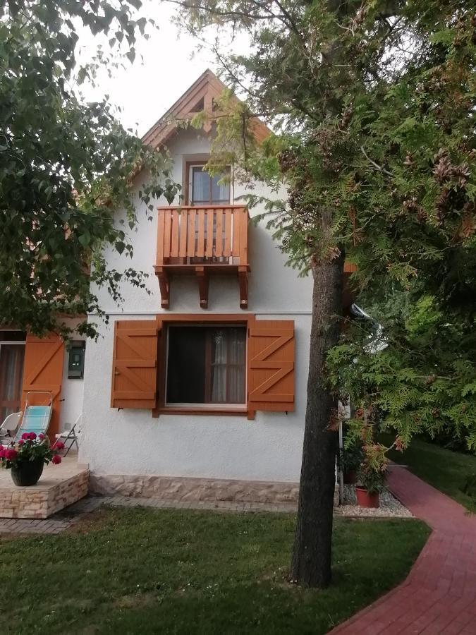 Tamas Batya Kunyhoja Apartment บาลาตอนมารีอาเฟือร์เดอ ภายนอก รูปภาพ